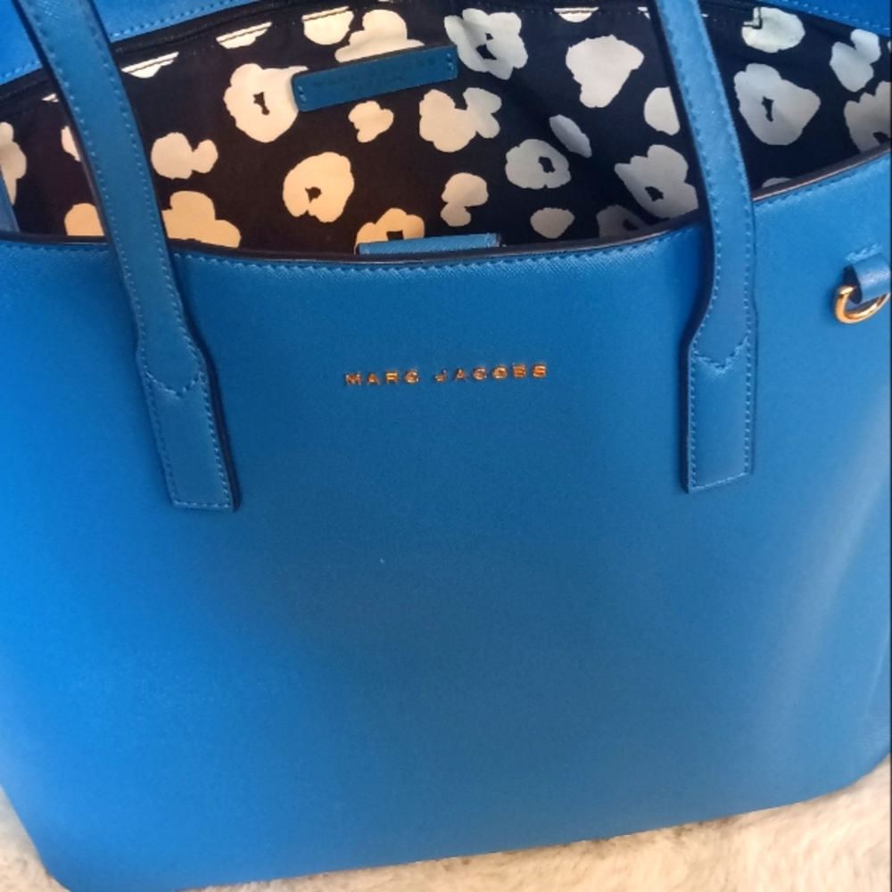Marc Jacobs Tote - Picture 2 of 8